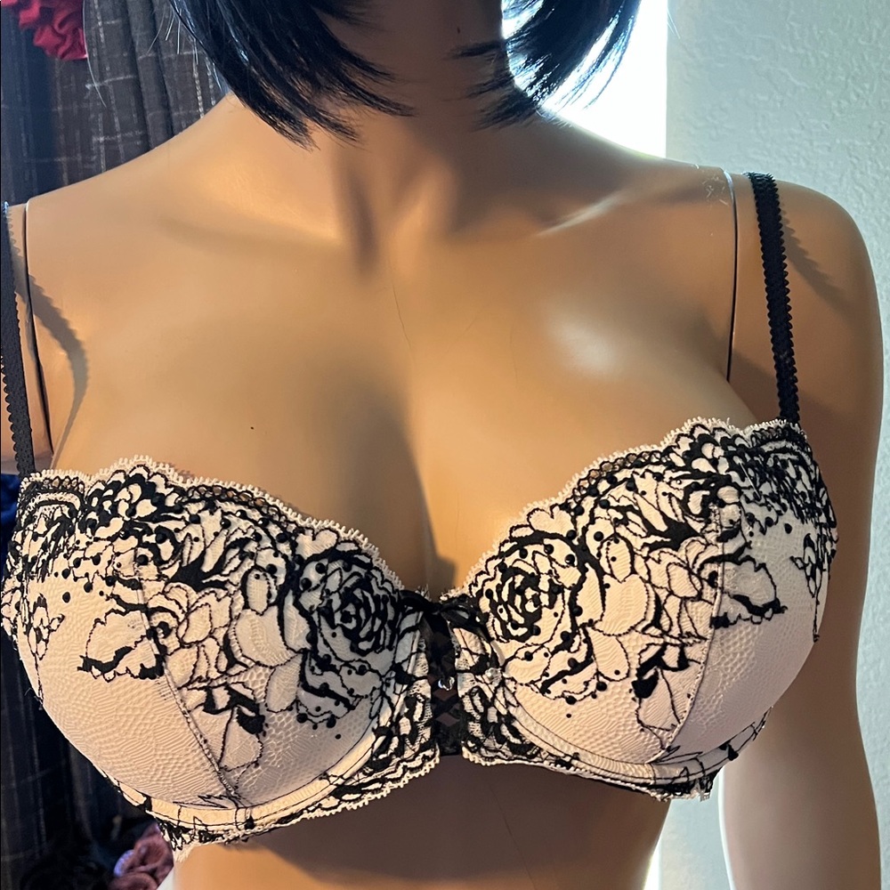 NWOT Victoria Secret Lace Push-up Bra S34C